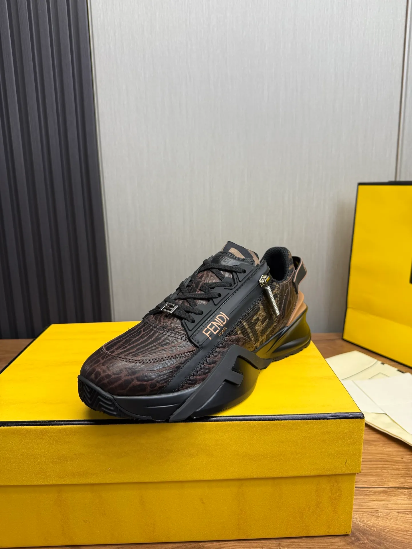 Men's men's shoes 💰620💰 Fendi [Fendi] hot style is on the market 🔥Fashionable casual men's shoes 🔱 Made of original brand fly-knit fabric. Original cowhide + breathable mesh lining + sheepskin feet, perfect shape, top quality, you deserve it 🔜Original rubber outsole, ultra-light, non-slip and wear-resistant 👣 Standard size 38-44